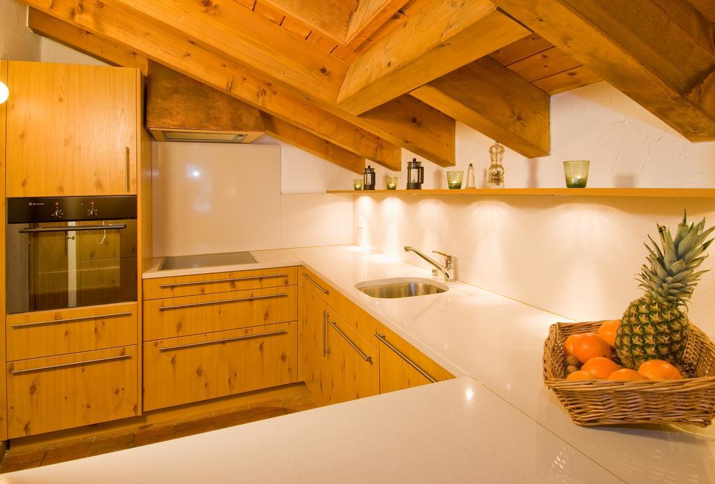 Anita Daire Zermatt Oda fotoğraf